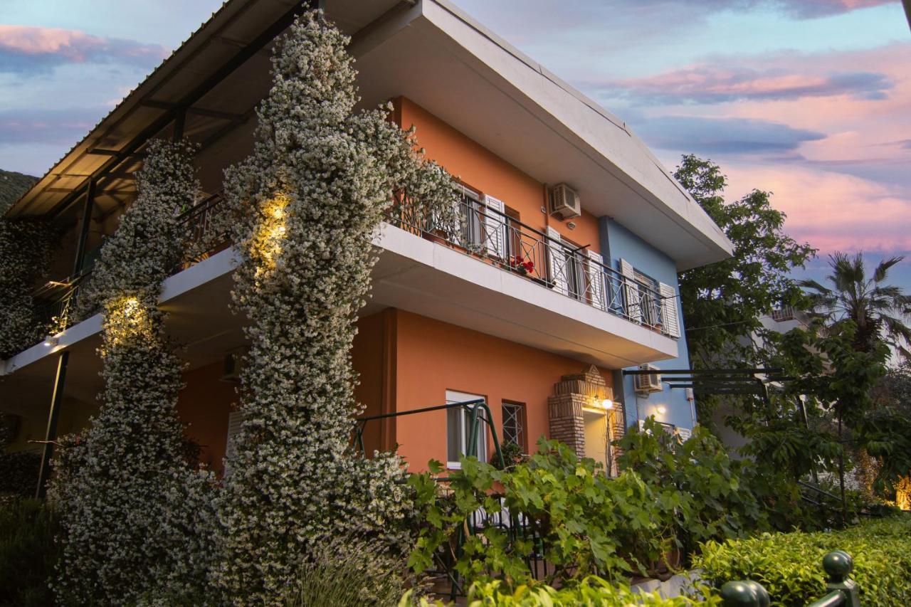 Tsertos Apartments Kamena Vourla Exterior photo