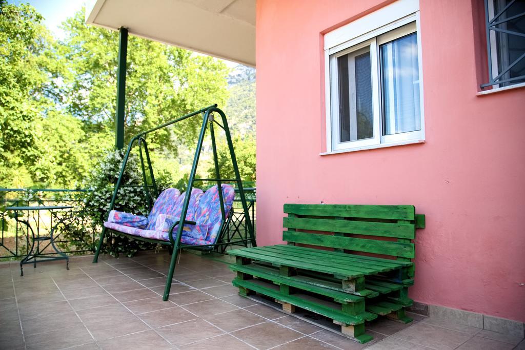 Tsertos Apartments Kamena Vourla Exterior photo