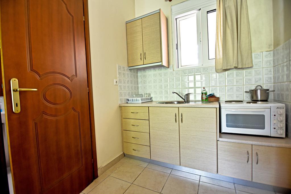 Tsertos Apartments Kamena Vourla Exterior photo
