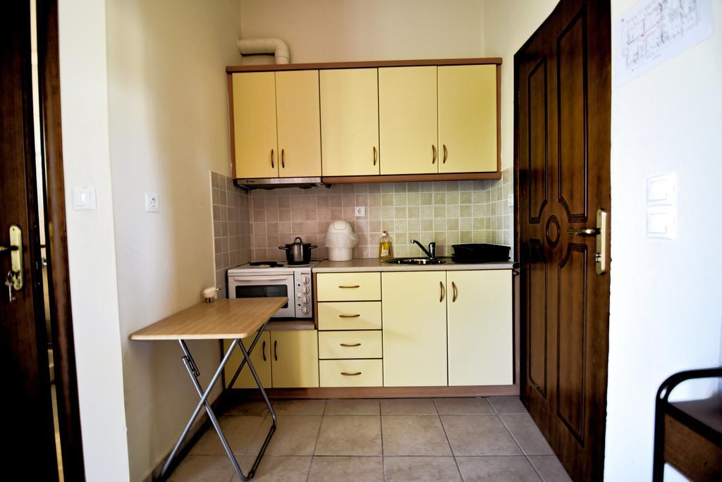 Tsertos Apartments Kamena Vourla Exterior photo